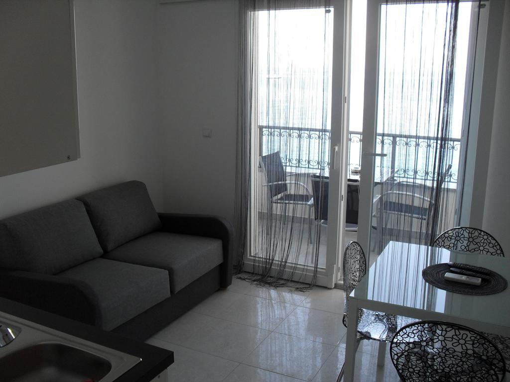 Apartments Govic Primosten Ruang foto