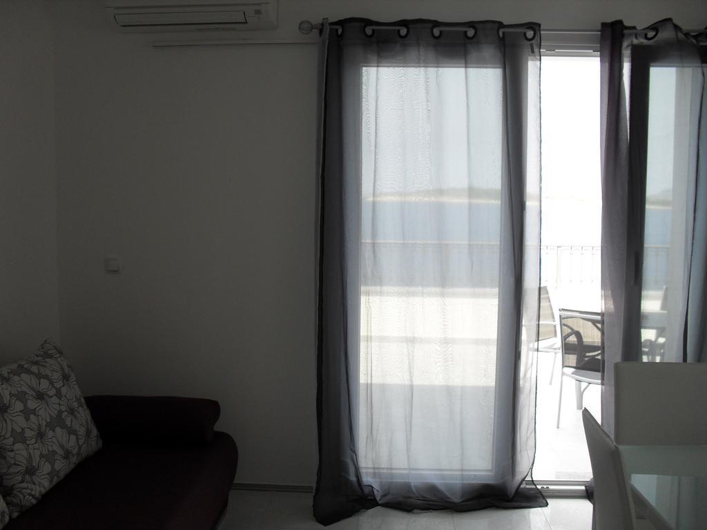 Apartments Govic Primosten Ruang foto