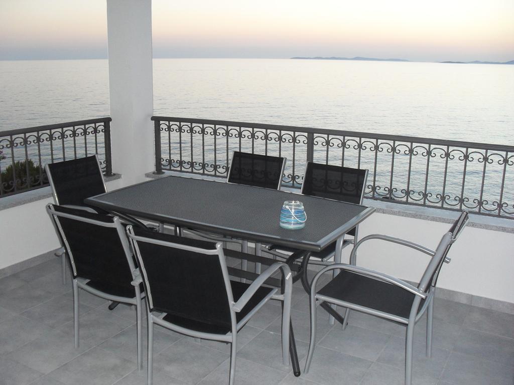 Apartments Govic Primosten Ruang foto