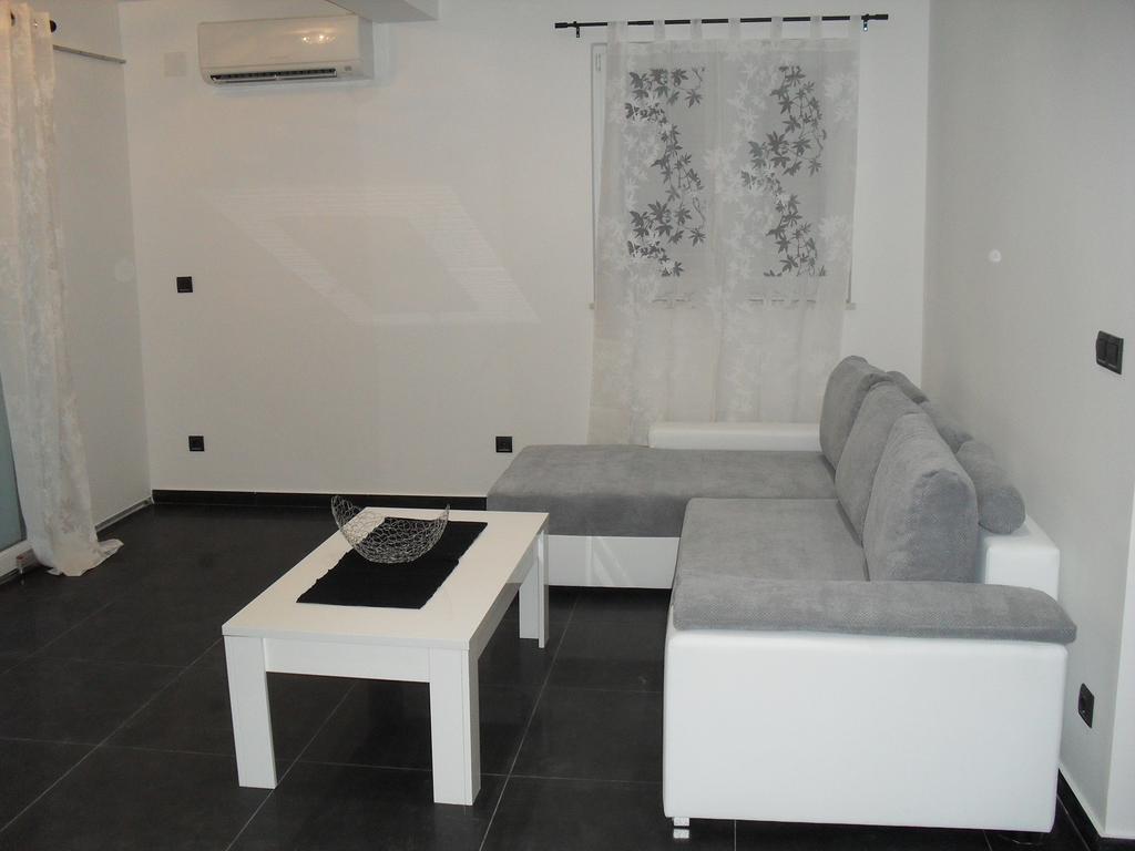 Apartments Govic Primosten Ruang foto