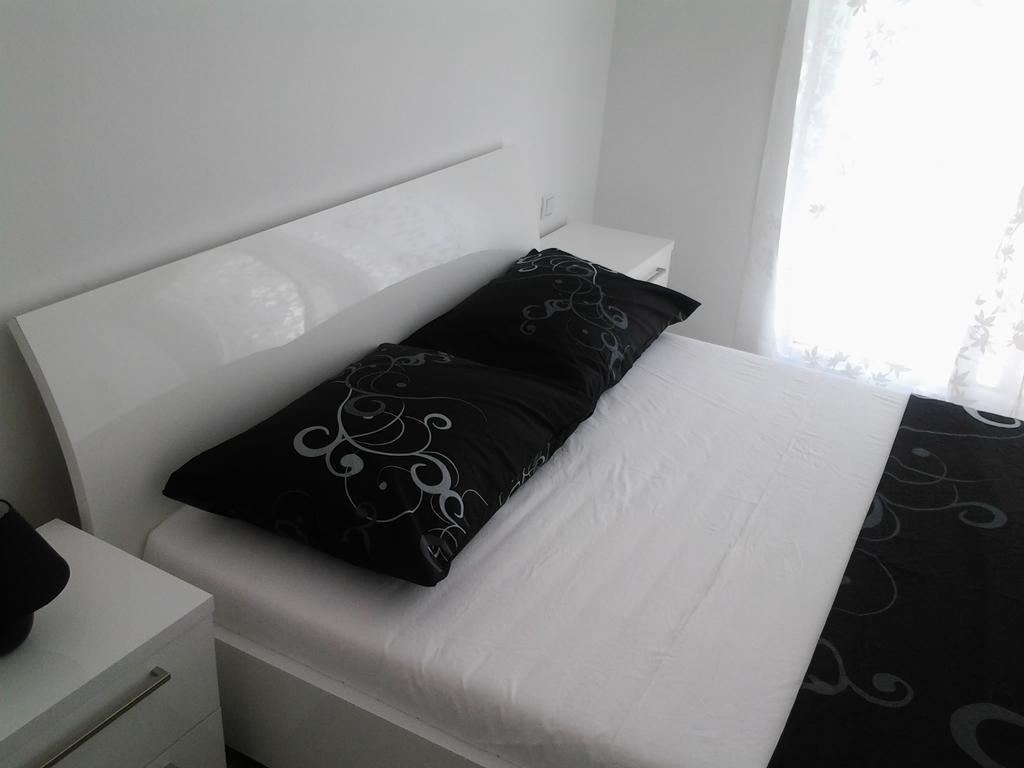 Apartments Govic Primosten Ruang foto