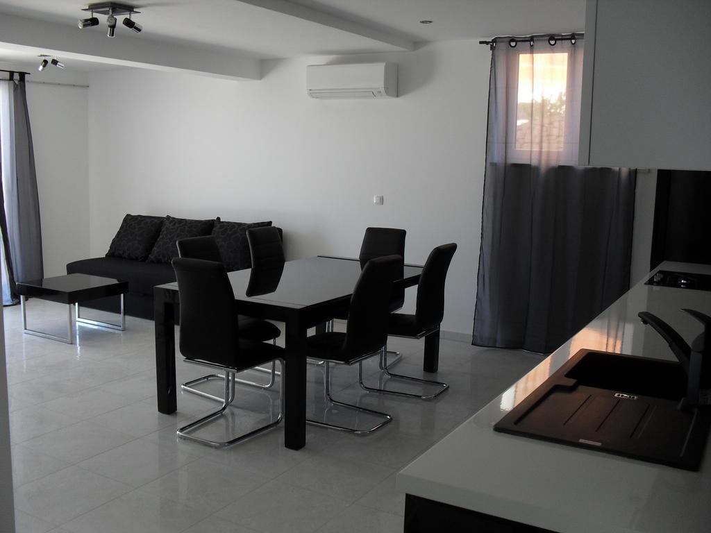 Apartments Govic Primosten Ruang foto